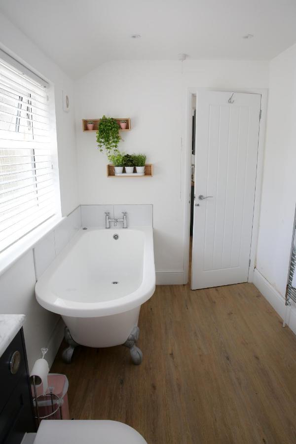 Fully Refurbished Property-March 22-Next To Beach ローストフト エクステリア 写真